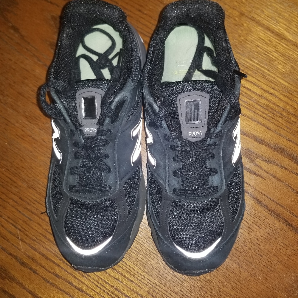 Womens New Balance Running Shoes. 990 series. Size 8 1/2 D. Black and Silver